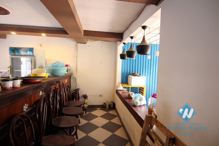 Lakeside colonial villa with lots of characters for rent in Tay Ho